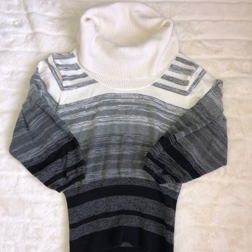 Mossimo Cowl Neck 3/4 Sleeve Sweater Top